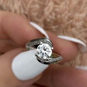 1 Ct Moissanite Silver Women's Ring with Accent Stones Size 6 $400 Msrp